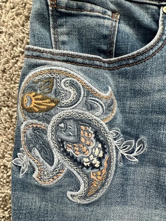 Chico's Women’s Embroidered Blue Slimming Girlfriend Slim Leg Ankle Jeans Sz 18R - Picture 5 of 14